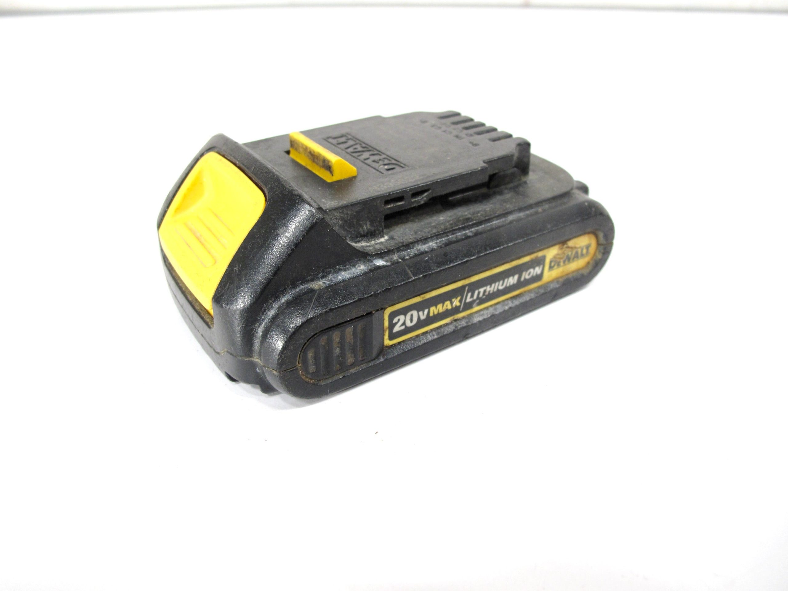 Dewalt DCB207 20-Volt MAX Lithium-Ion Compact Power Tool Battery Pack 1.5Ah