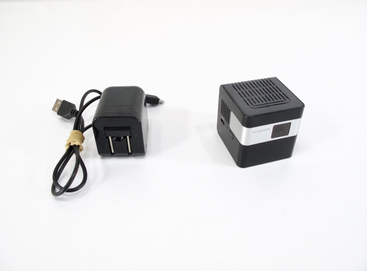 Insignia NS-PR116 Portable Pico Battery Powered Video Projector